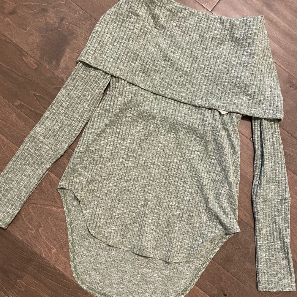 Evy’s Tree Sweater - Picture 4 of 5